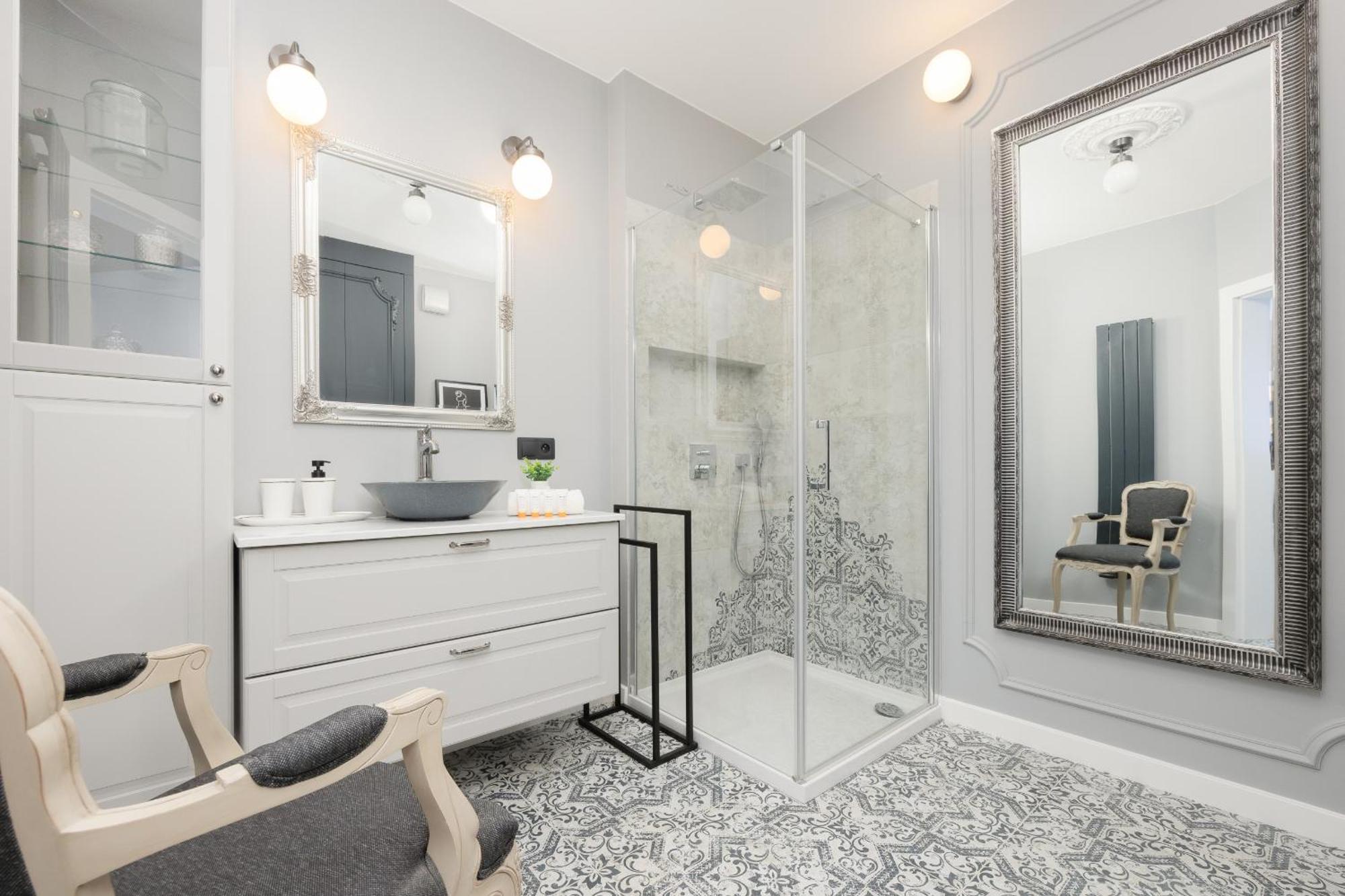 Beautiful For 6 People With Balcony And Parking In By Renters Apartment