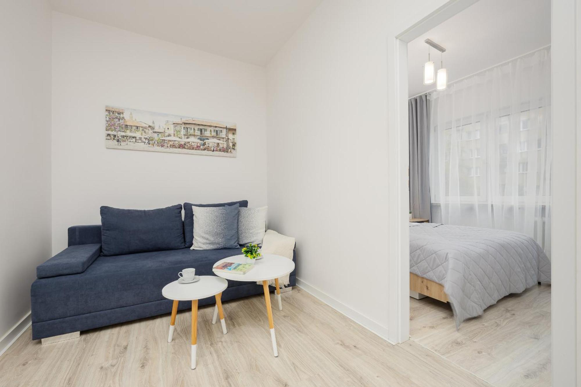 Bright In Center With Two Bedrooms And Balcony By Renters Căn hộ