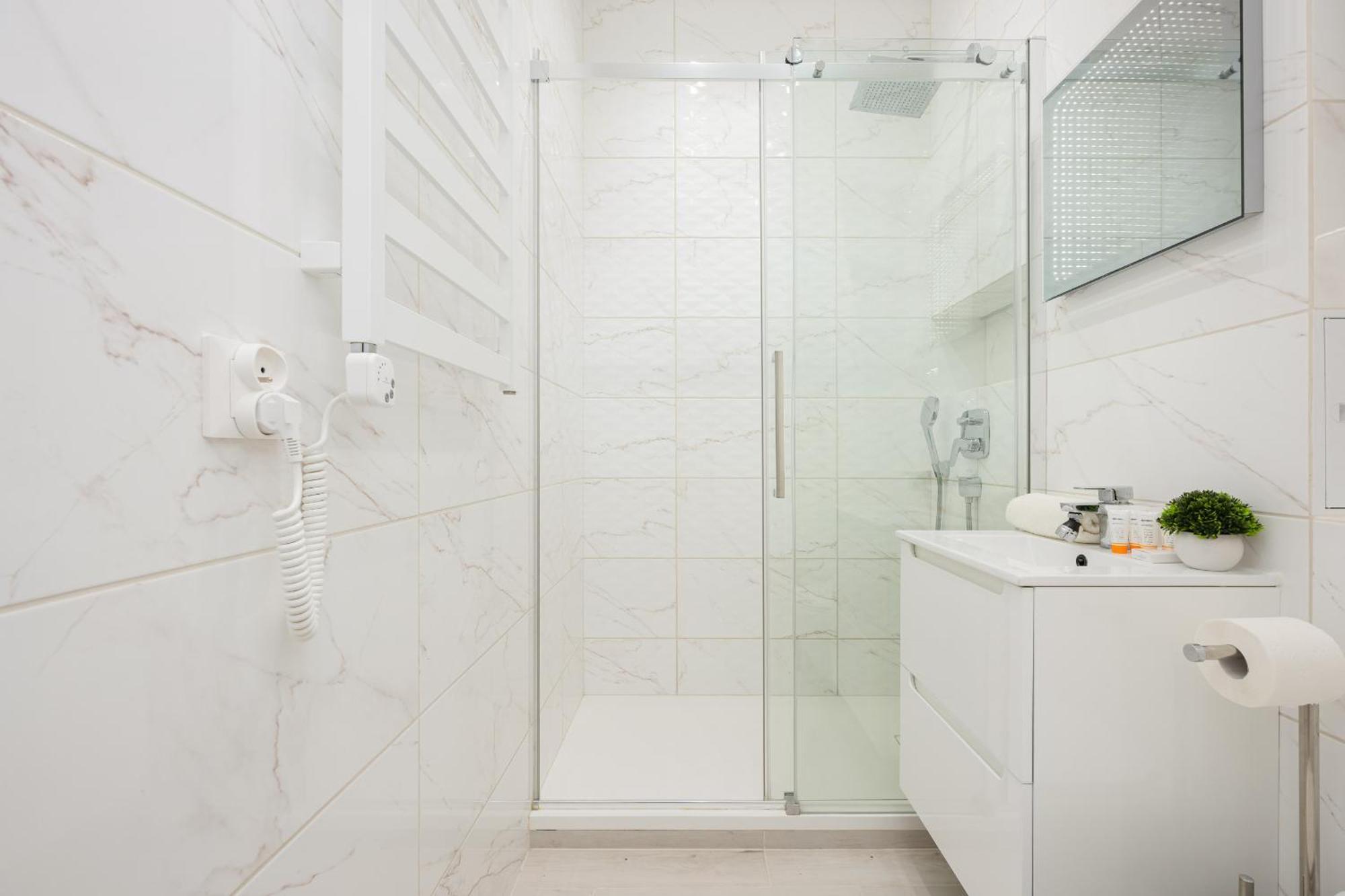Bright In Center With Two Bedrooms And Balcony By Renters * Warsaw