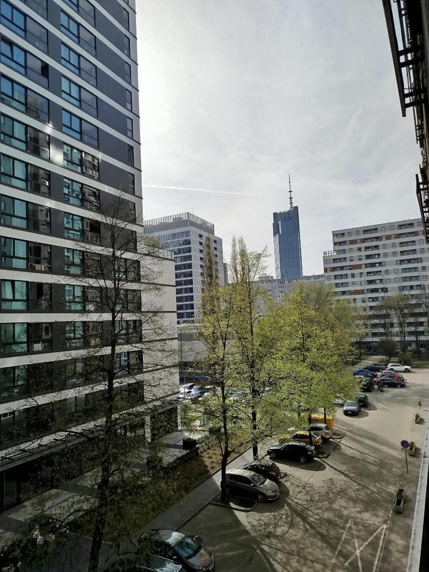 Air-conditioned Gatawaystudio 900m From Station, Parking On Site Apartment *