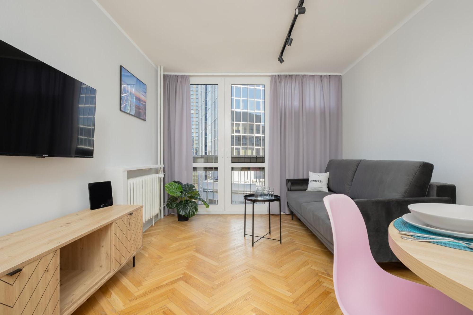 Apartment In The Heart Of By Rent Like *