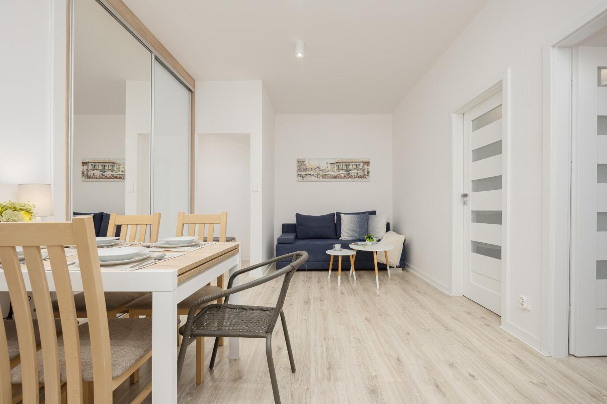 Bright In Center With Two Bedrooms And Balcony By Renters