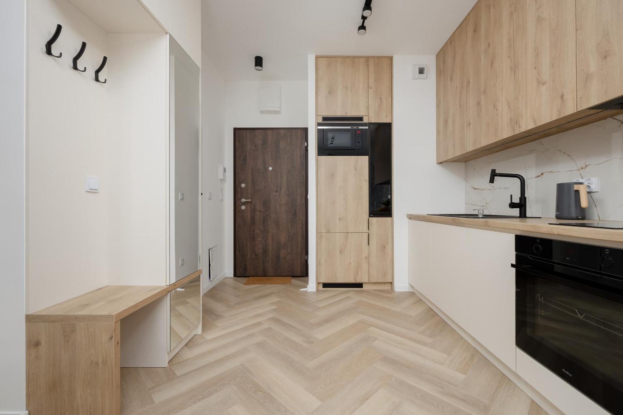 Apartment Elegant Mokotow With Balcony And Parking By Renters