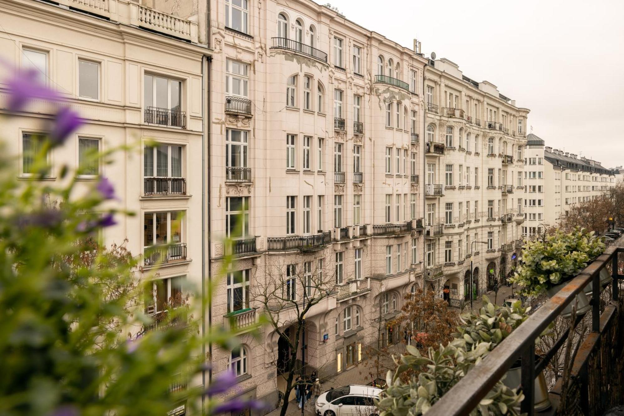Relax Hoza / Poznanska * Warsaw
