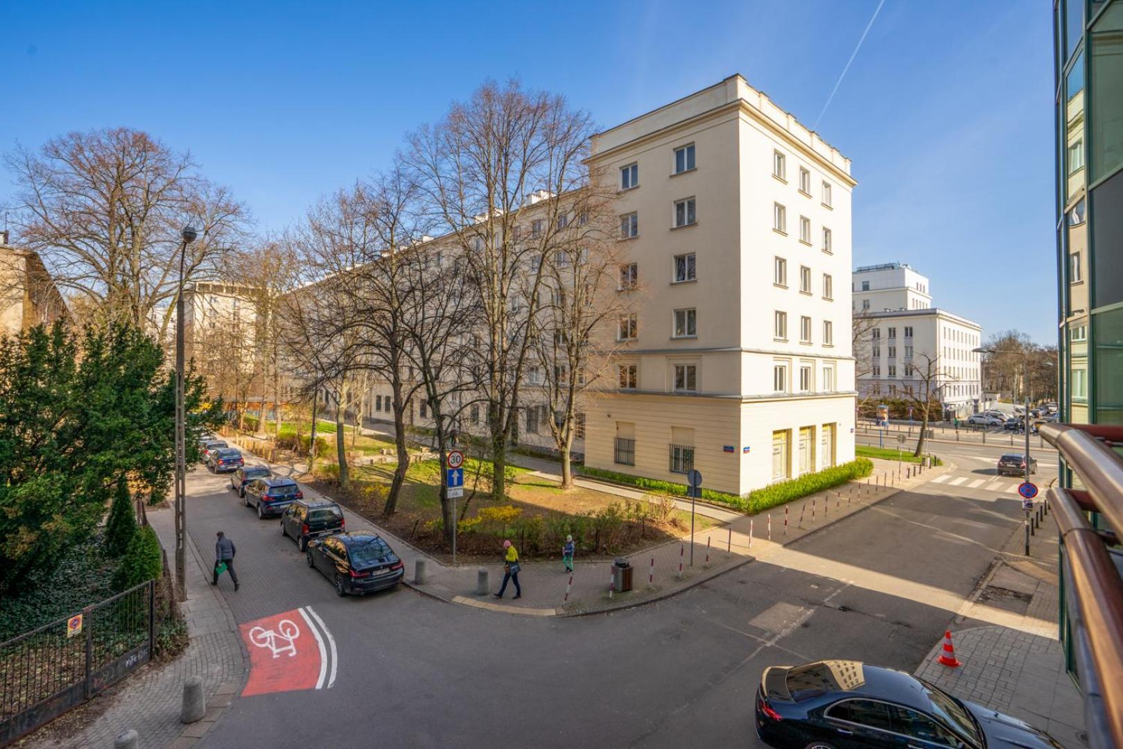 Metro Raclawicka Red Apartment Warsaw