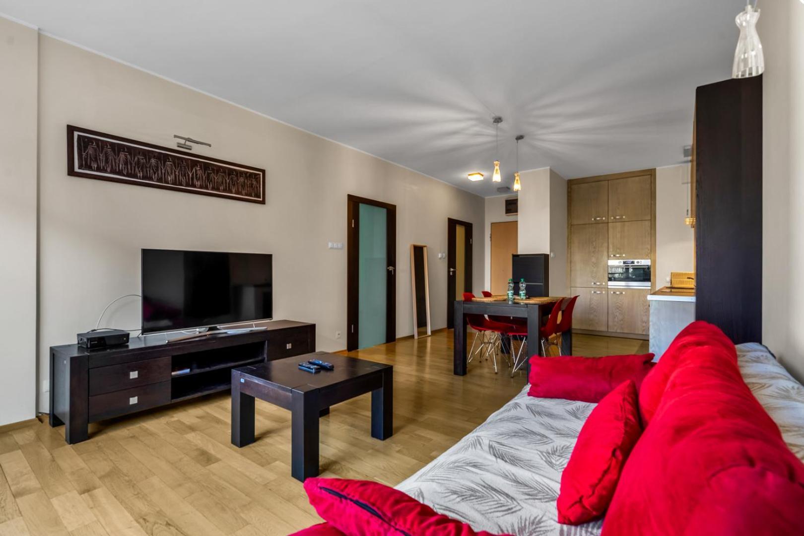 Metro Raclawicka Red Apartment Warsaw
