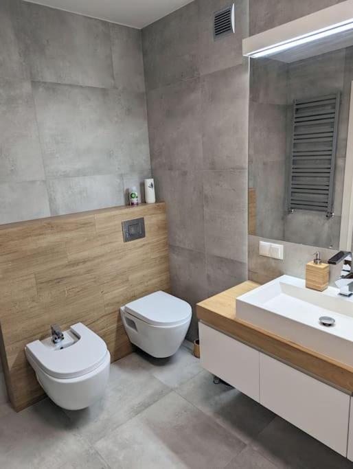 Apartament Z Biokominkem Blisko Lotniska