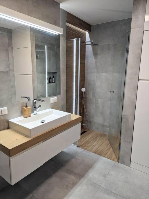 Apartament Z Biokominkem Blisko Lotniska *