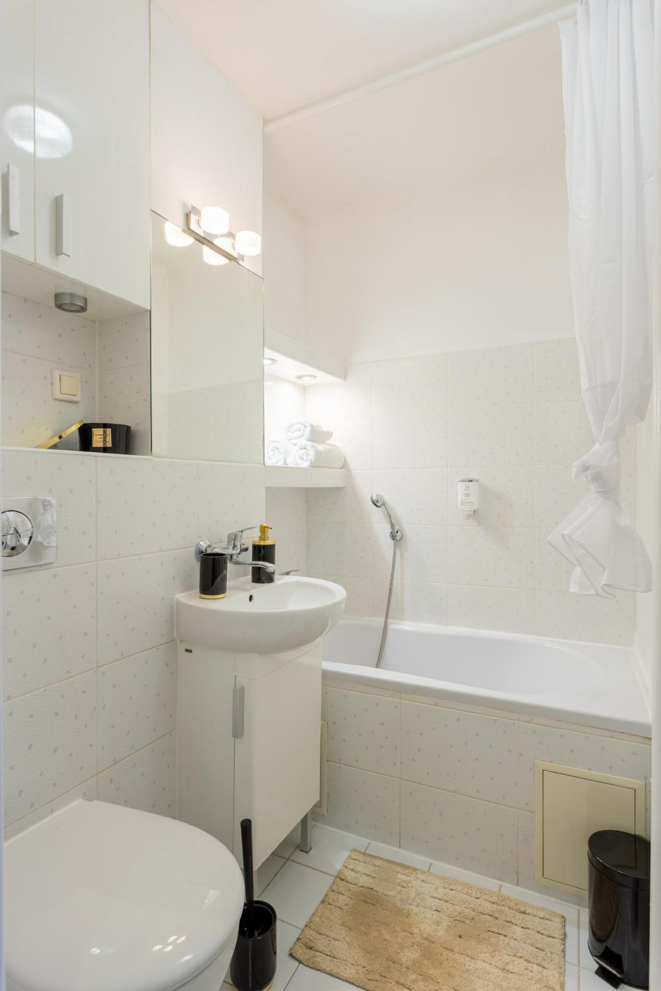 Apartment Close-golden In - One Bedroom Apartament In The Center - Zelazna
