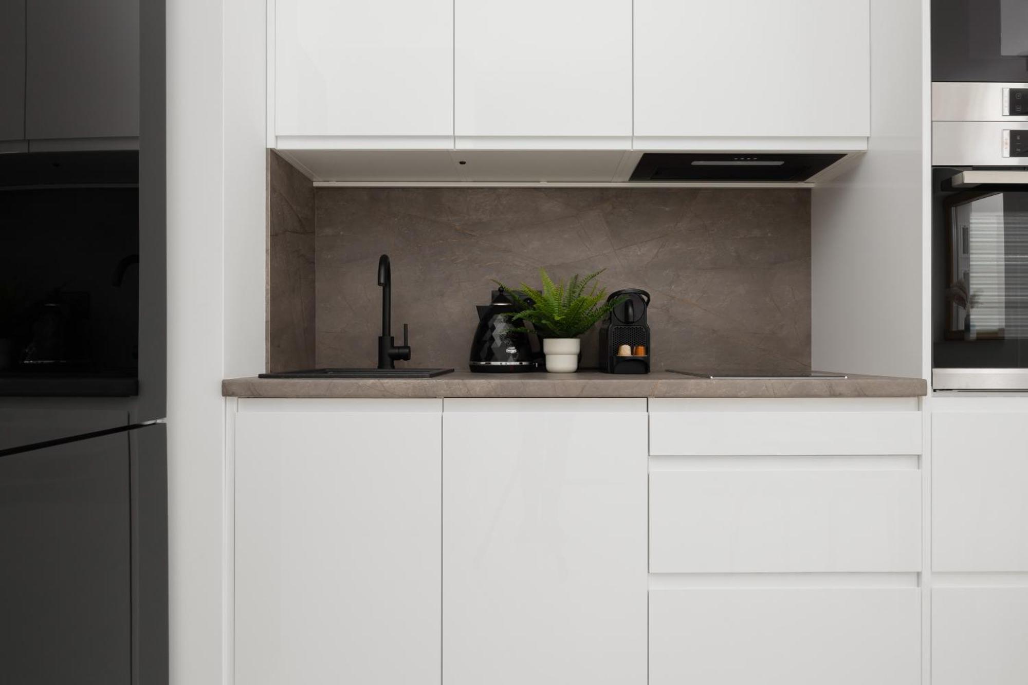 Apartment Air-conditioned Studio With Balcony By Renters
