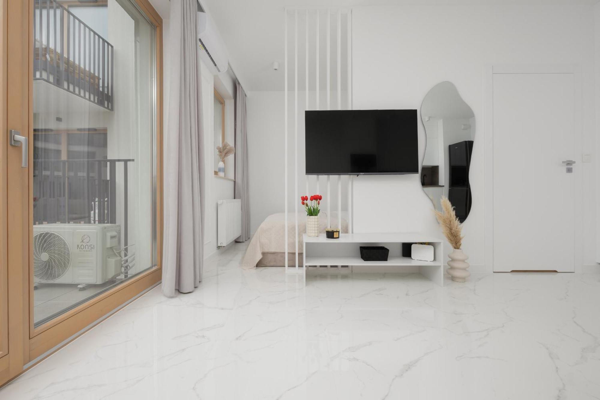 Air-conditioned Studio With Balcony By Renters Warsaw