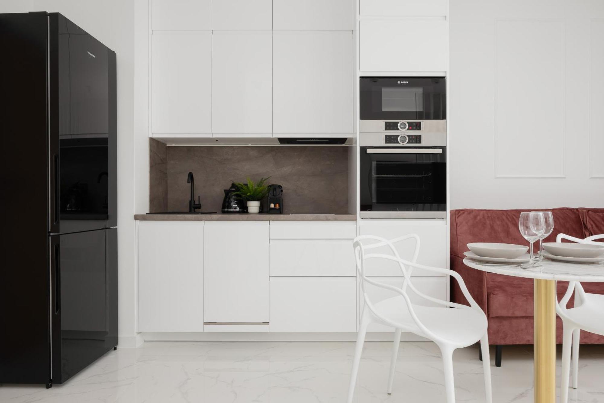 Air-conditioned Studio With Balcony By Renters Apartment Warsaw