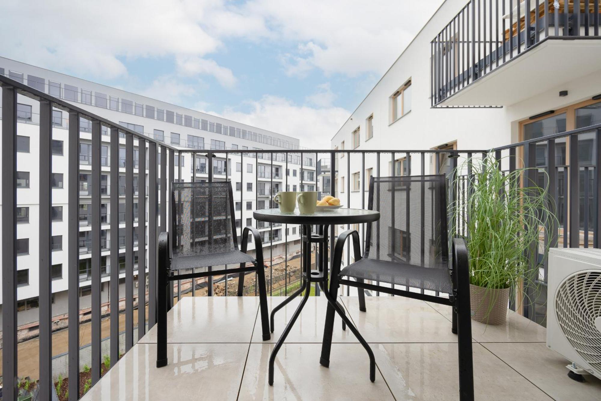 Apartment Air-conditioned Studio With Balcony By Renters