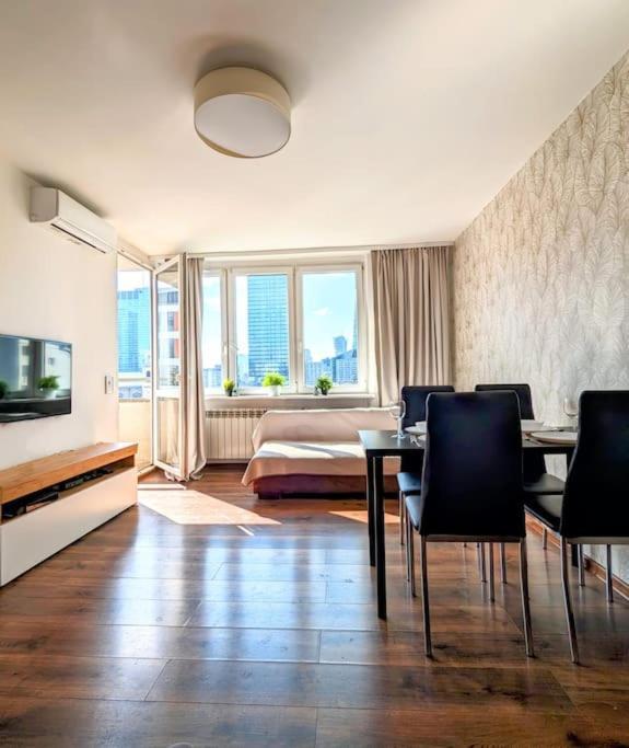 Apartment 2-rm. Skyline View. Center. *
