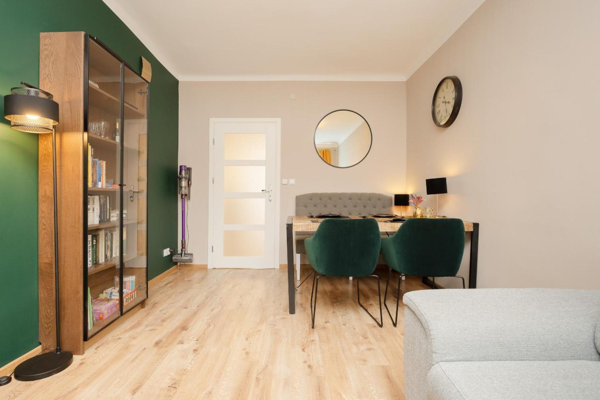 Family Unique For 4 People In Wola By Renters *