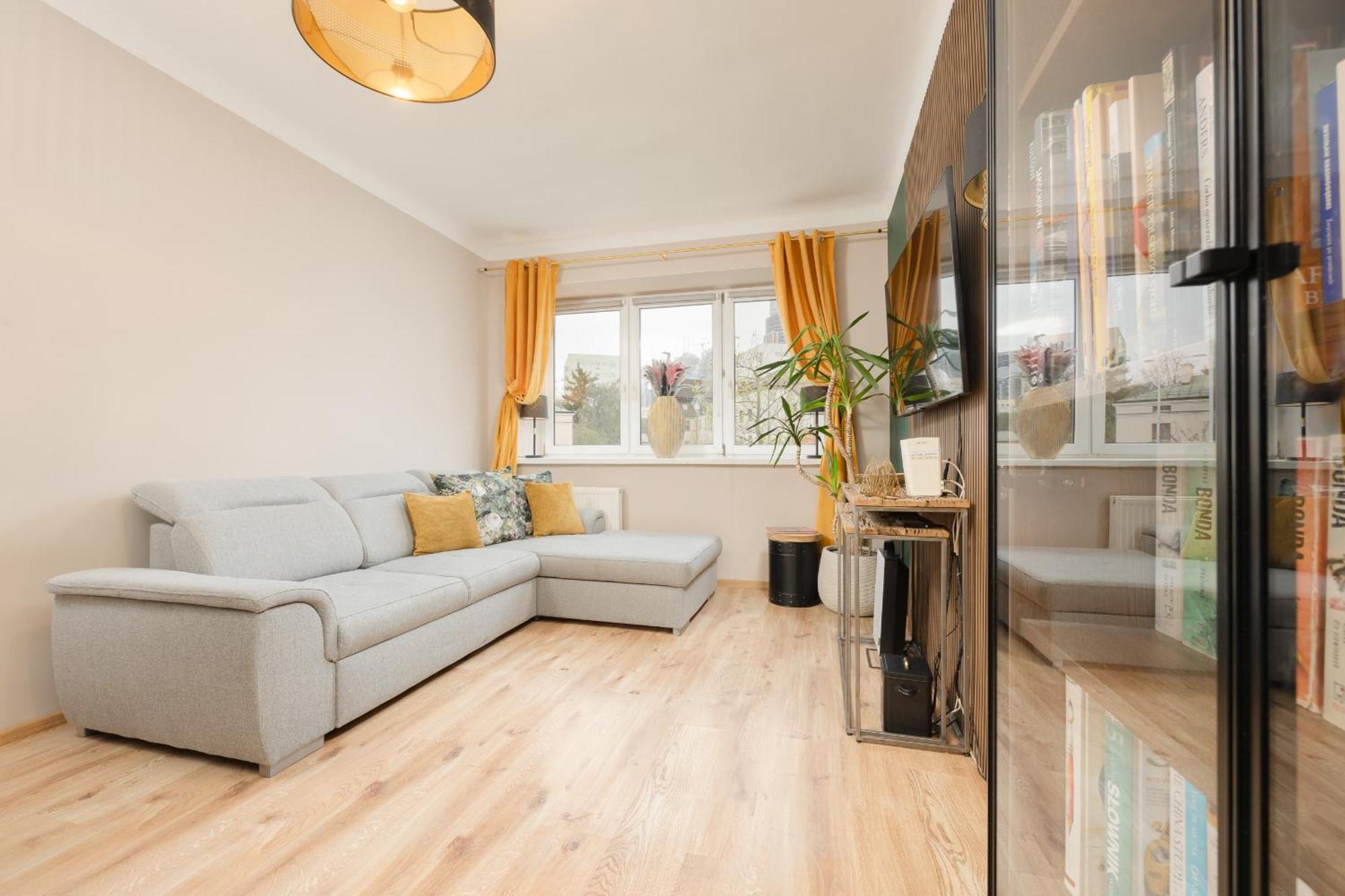 Family Unique For 4 People In Wola By Renters