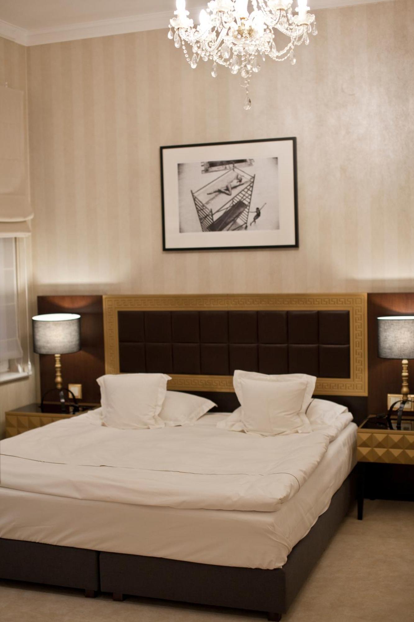 Tiffi Old Town Aparthotel