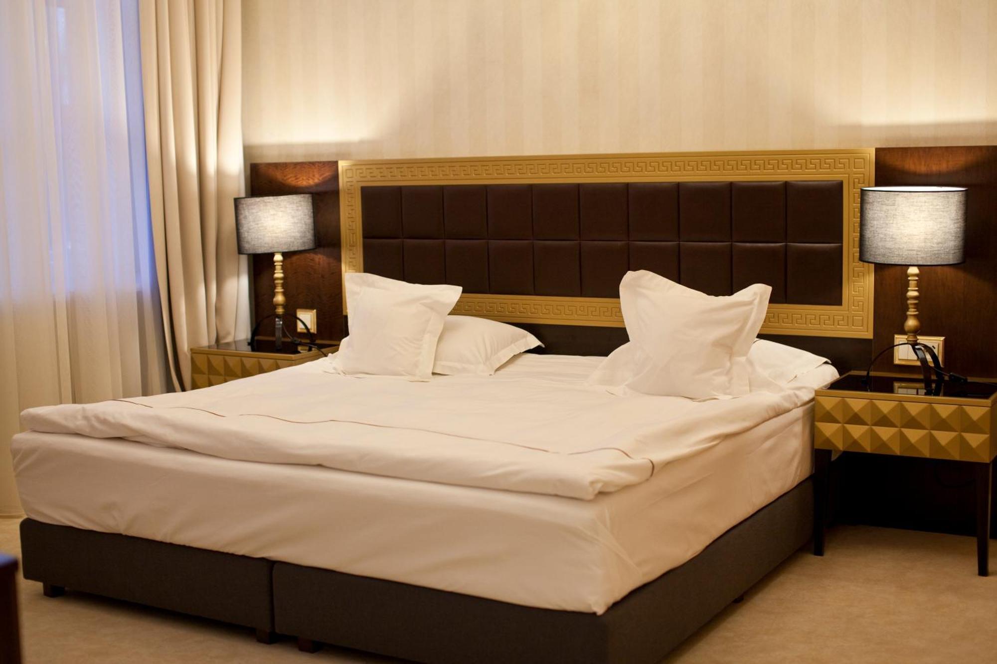 Tiffi Old Town Aparthotel