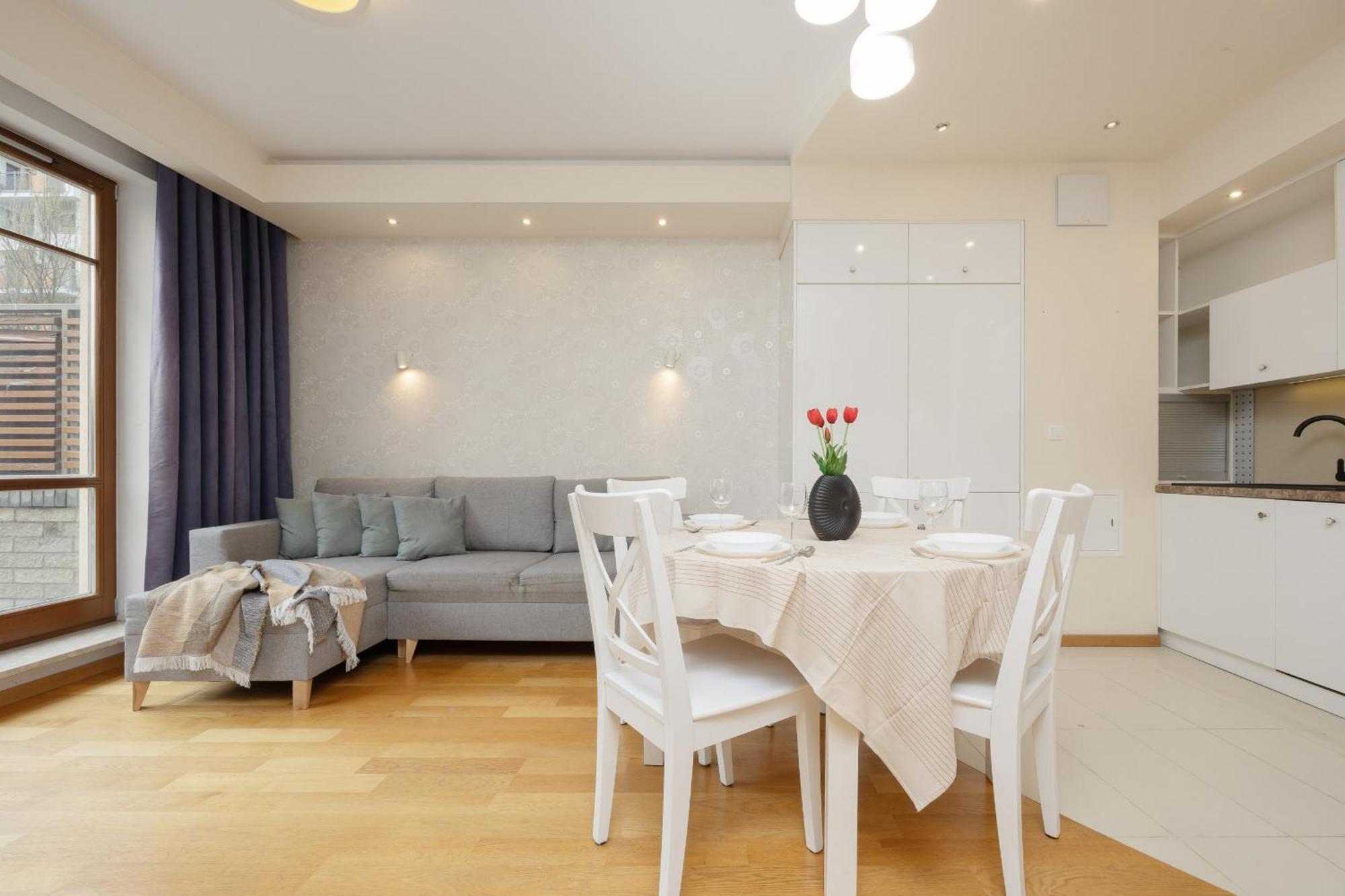 Beautiful With Spacious Terrace By Renters Apartment *
