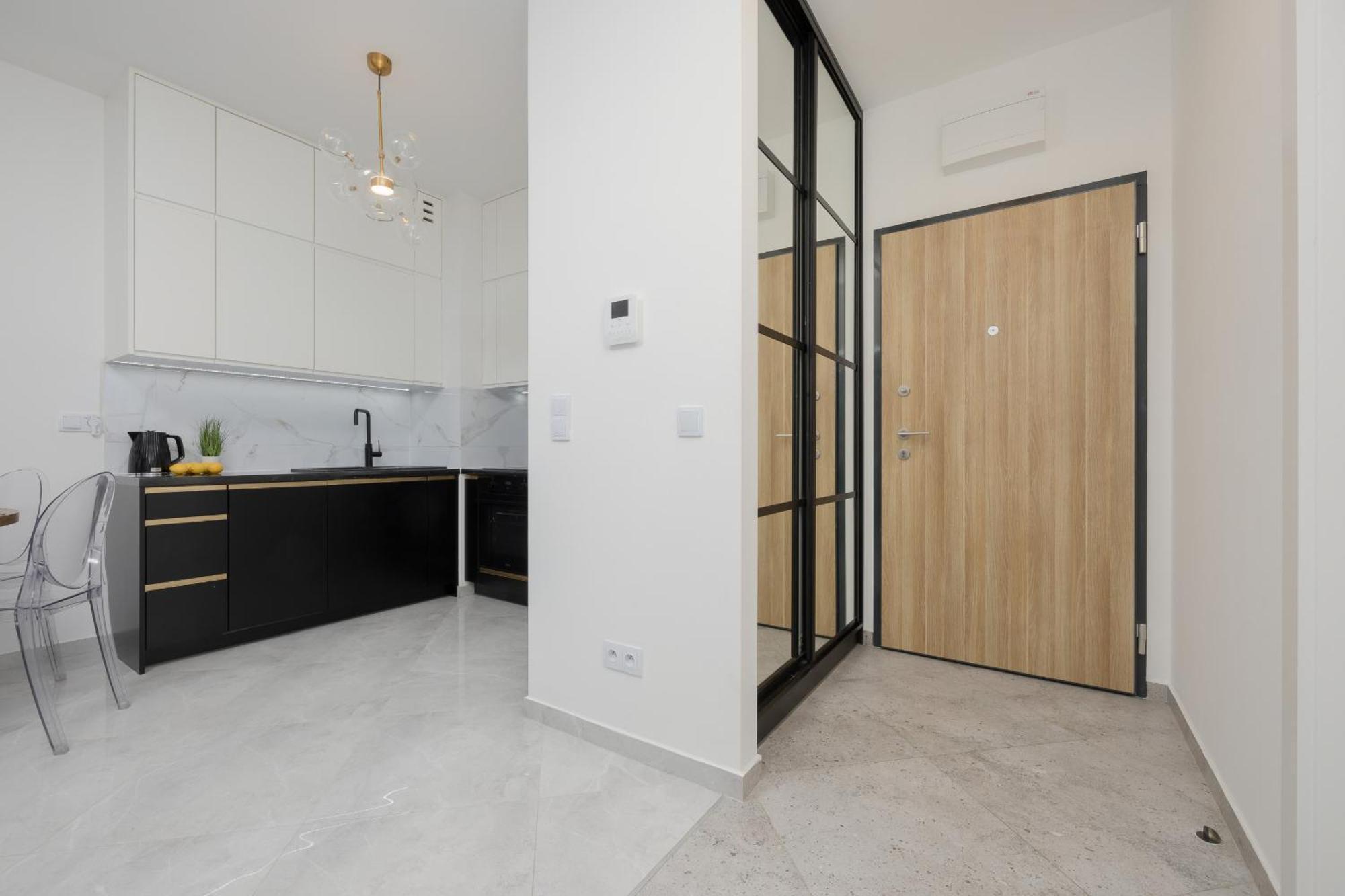 Căn hộ With Balcony & Parking In By Renters *