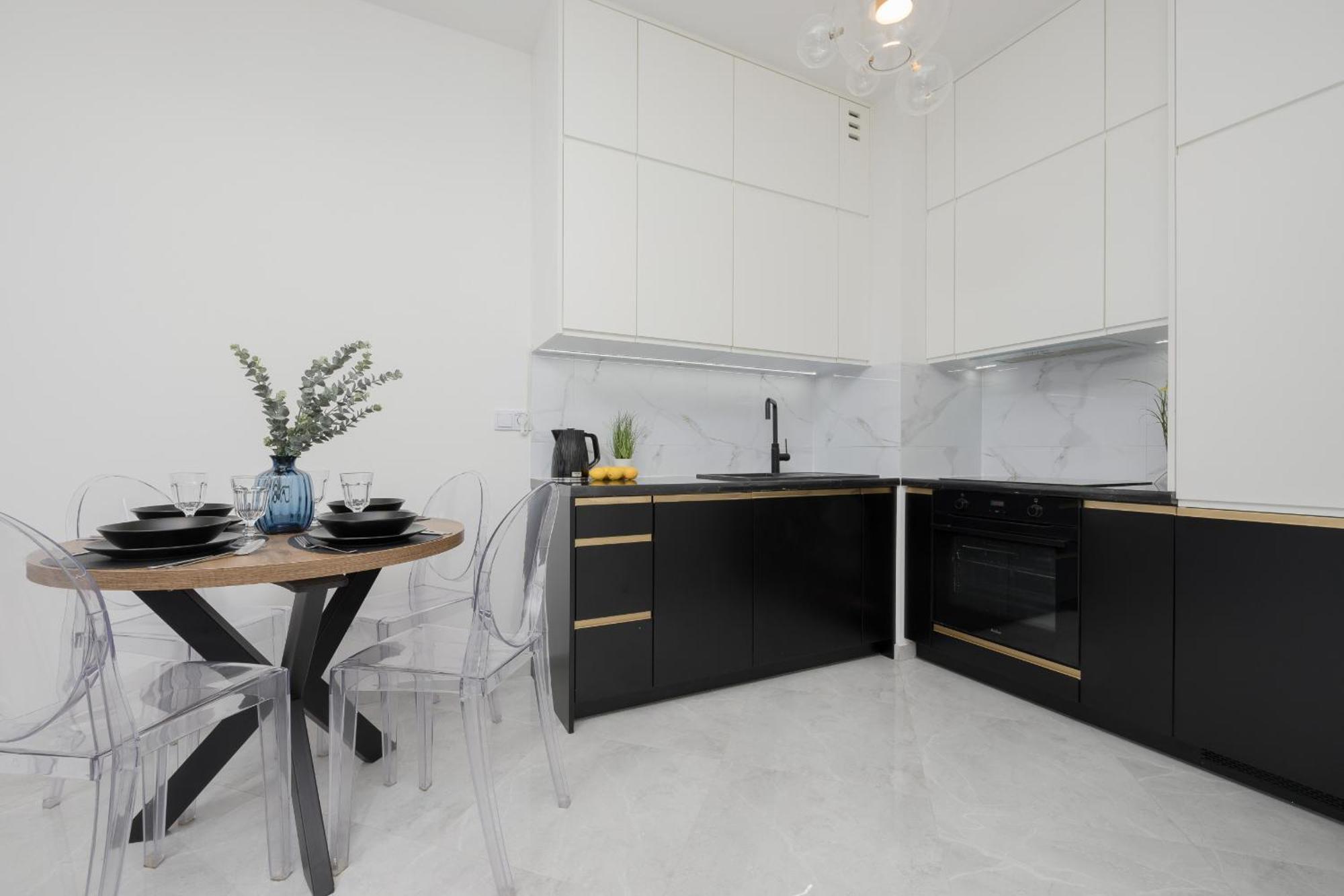 With Balcony & Parking In By Renters Căn hộ Warsaw