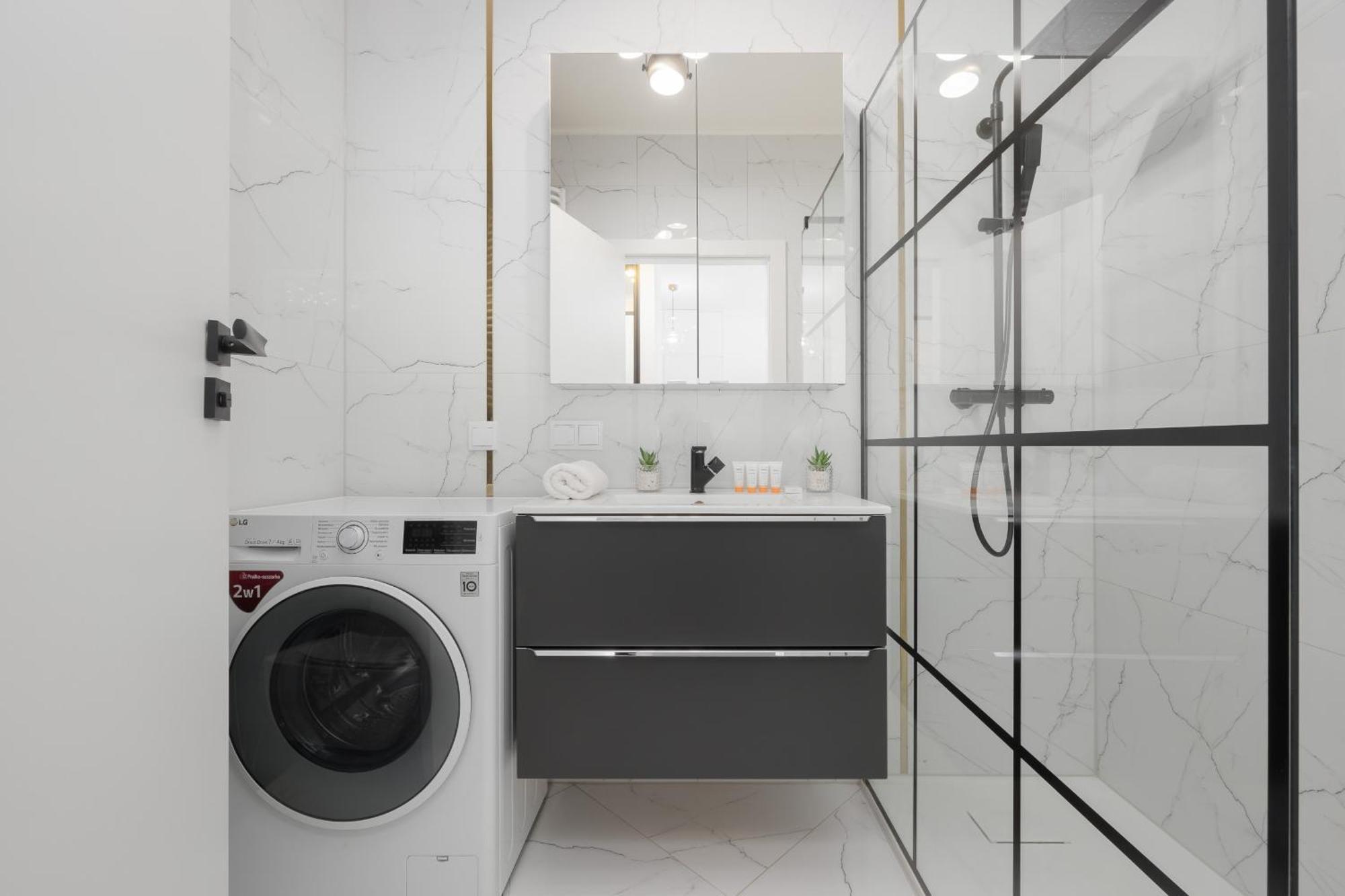 With Balcony & Parking In By Renters Warsaw