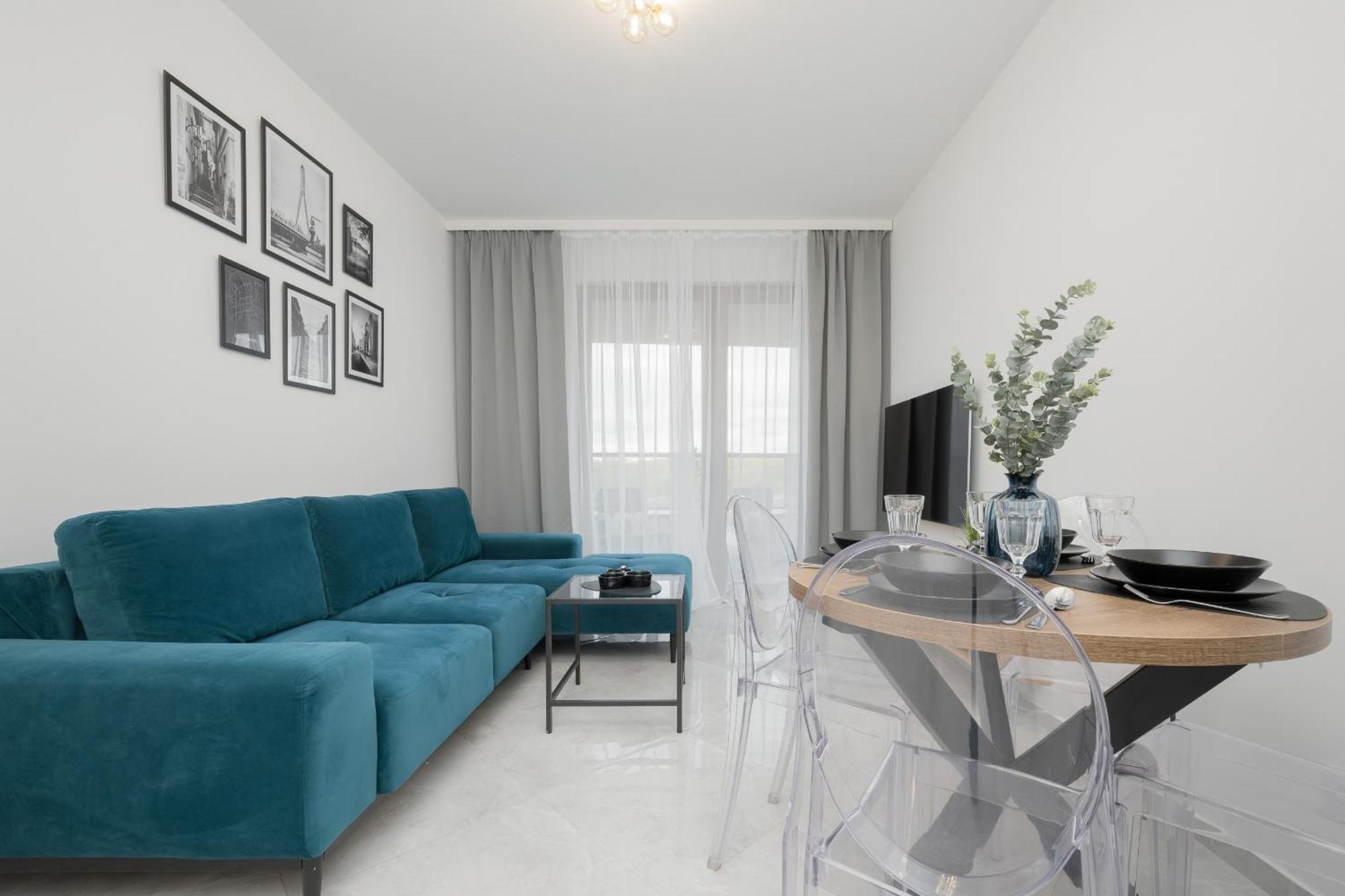 Căn hộ With Balcony & Parking In By Renters *