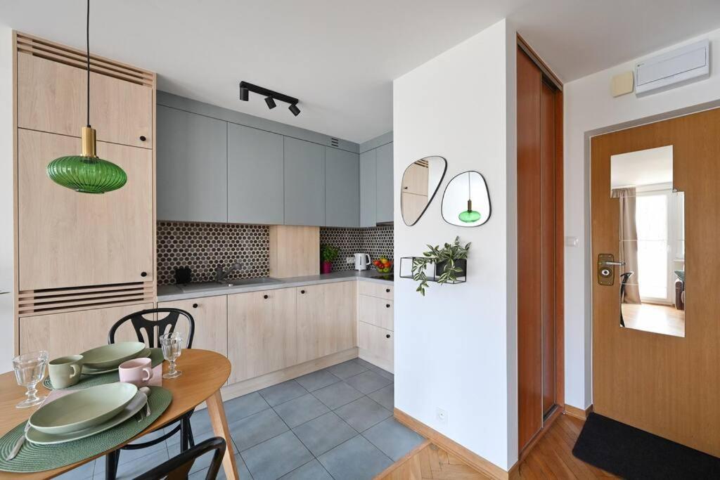 Powisle Solec Centre! Private Parking Apartment Warsaw
