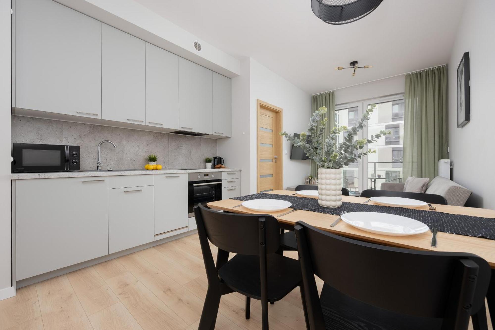 Stylish With Parking By Renters