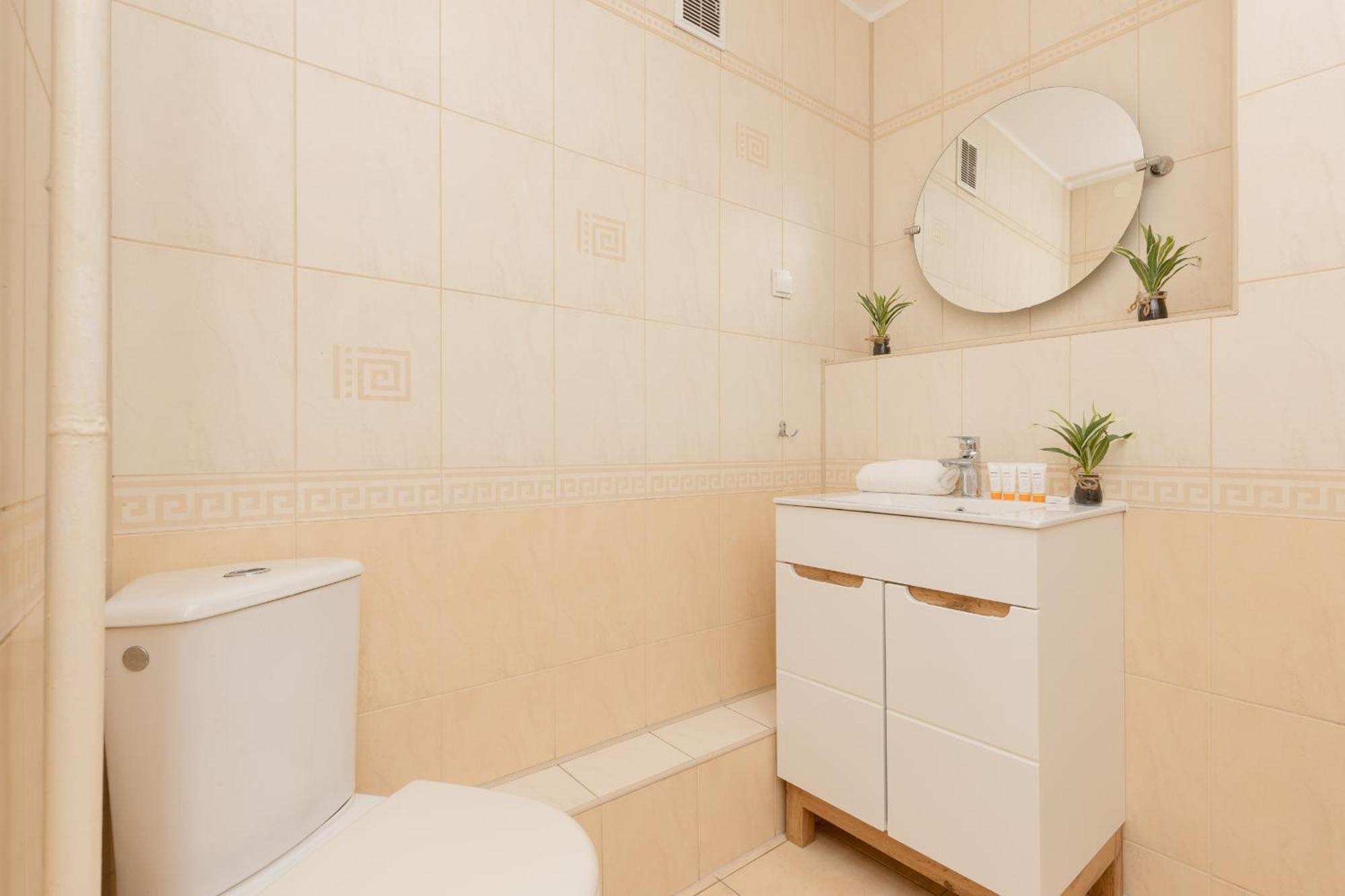 Apartamento Spacious Fabryczna Near Centre By Renters Varsóvia