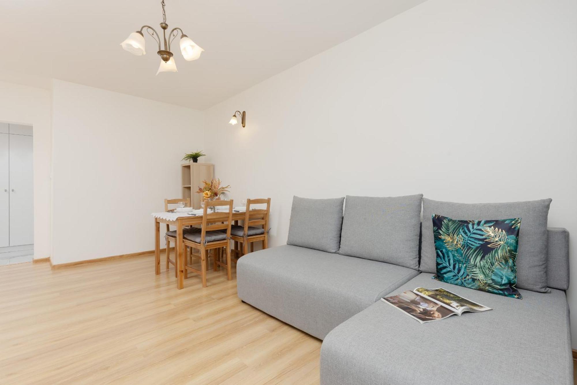 Spacious Fabryczna Near Centre By Renters * Varsóvia