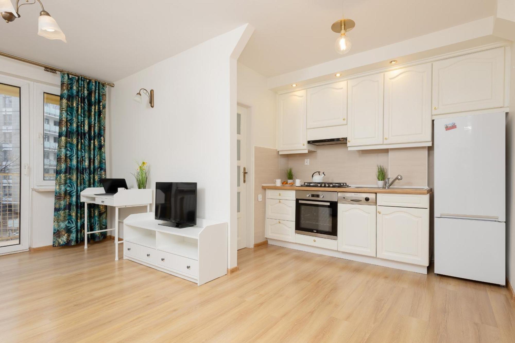 Apartment Spacious Fabryczna Near Centre By Renters *