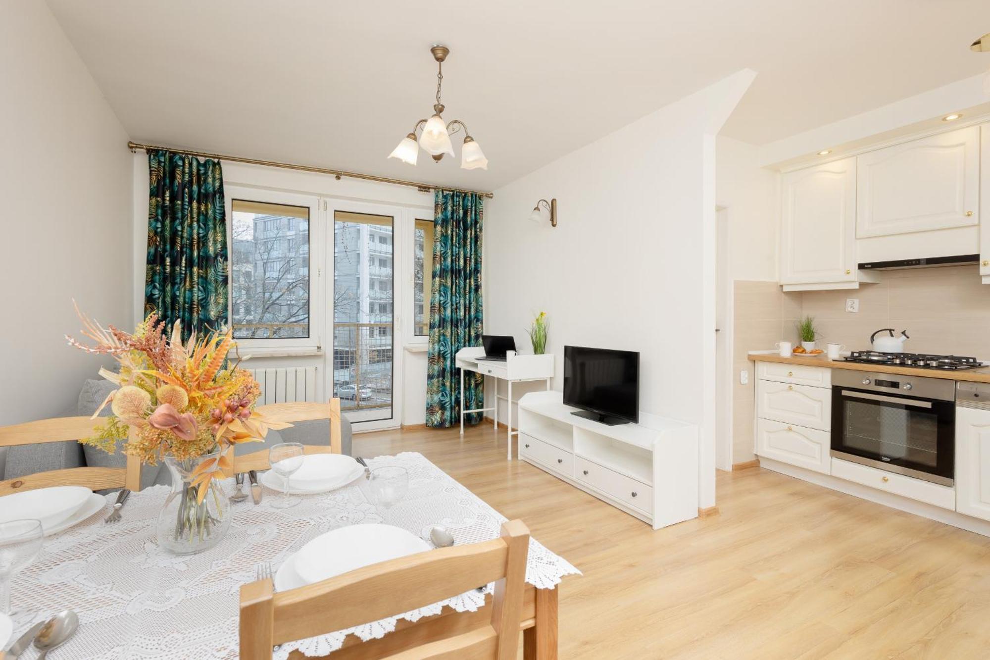 Spacious Fabryczna Near Centre By Renters * Varsóvia