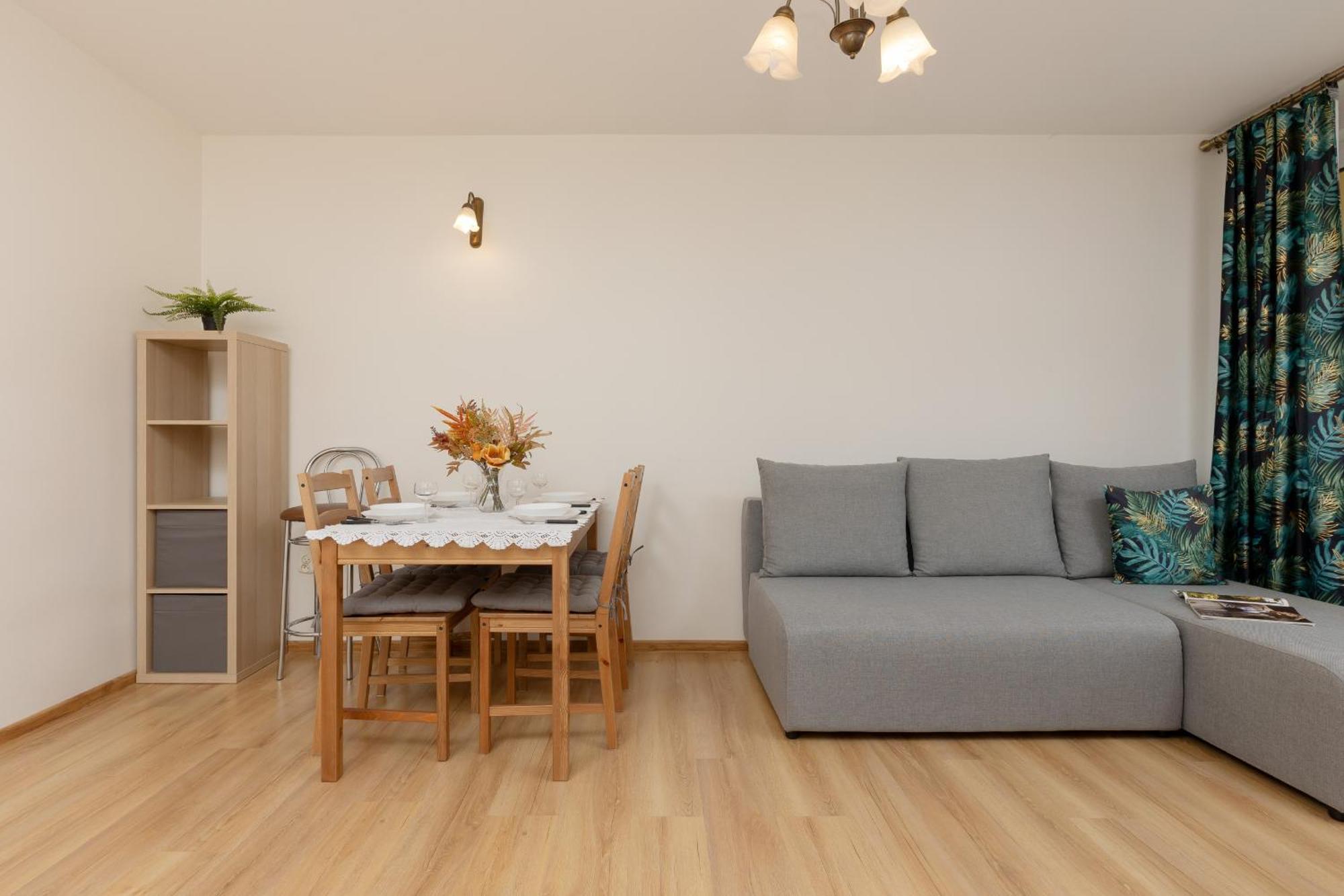 Spacious Fabryczna Near Centre By Renters Apartamento *