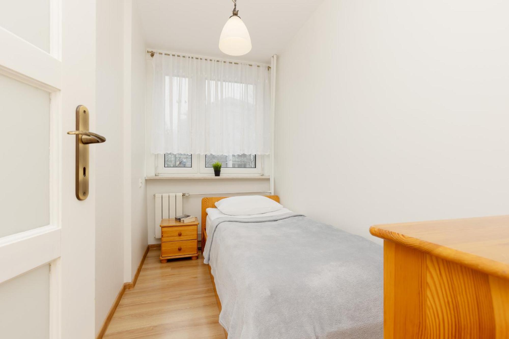 Spacious Fabryczna Near Centre By Renters * Warsaw