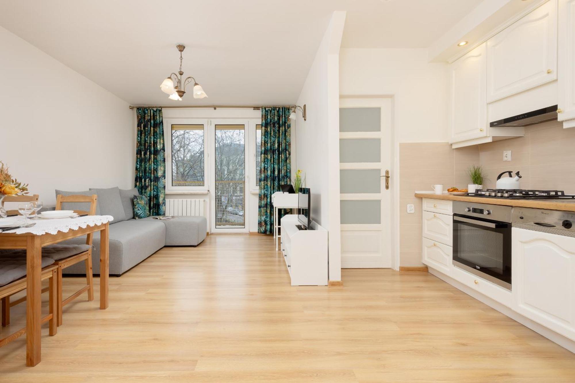 Spacious Fabryczna Near Centre By Renters Varsóvia