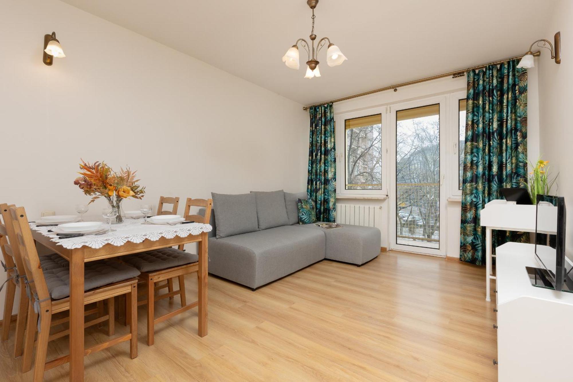 Spacious Fabryczna Near Centre By Renters Apartamento *