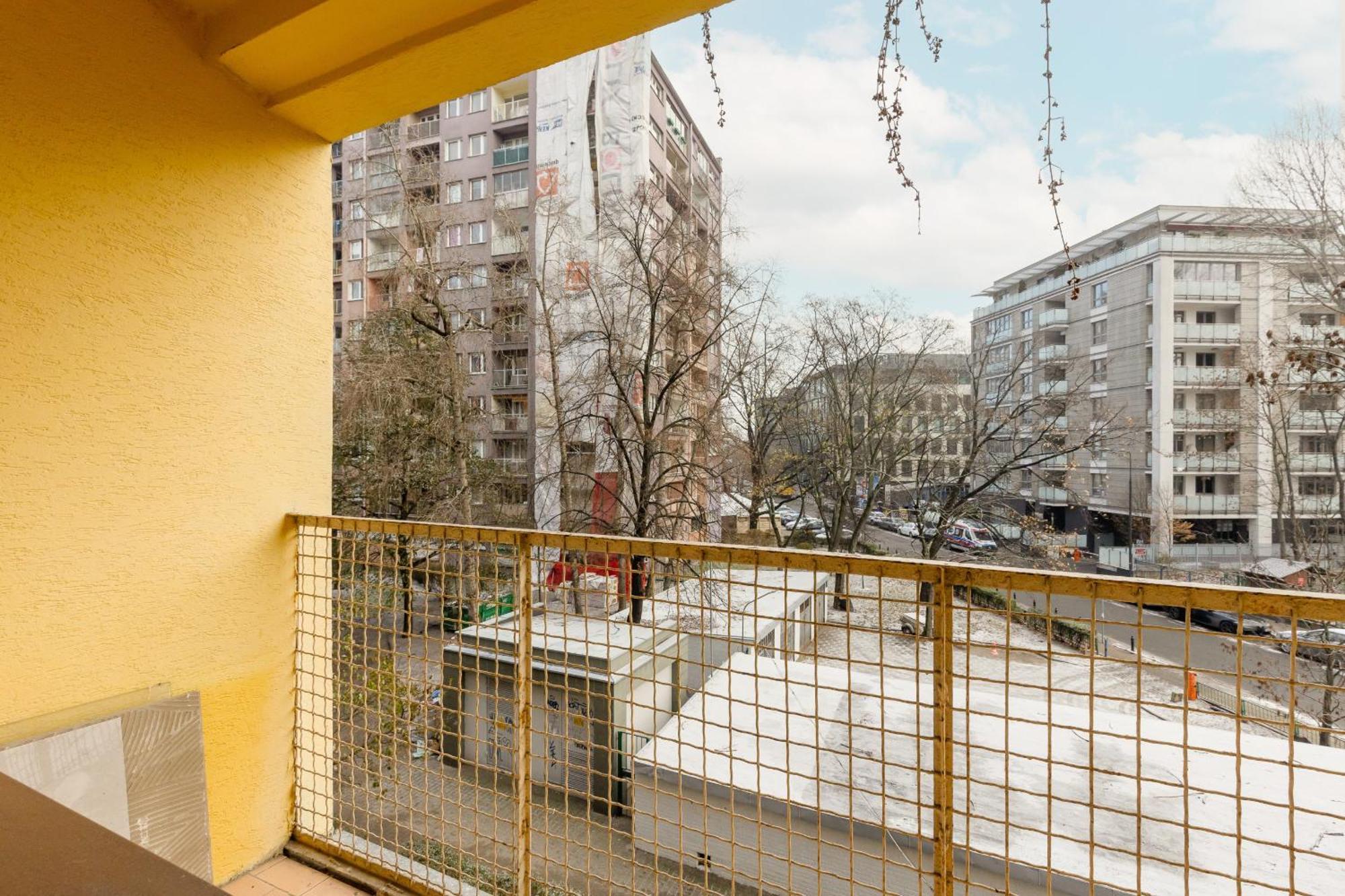 Spacious Fabryczna Near Centre By Renters Apartamento