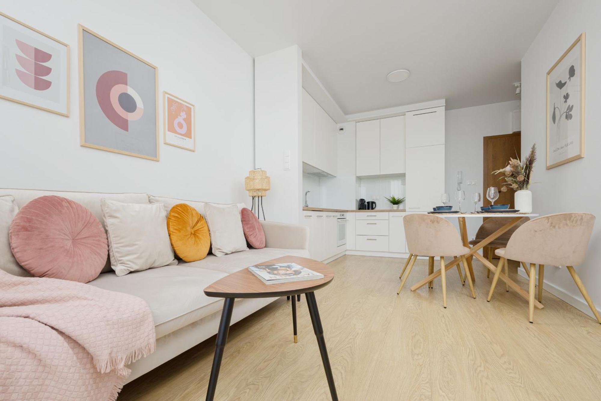 Stylish Glam Przedpole In By Renters *