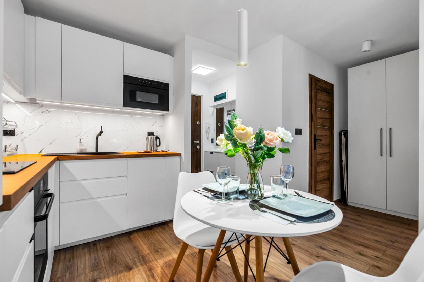 Apartment Downtown - Workspace, Park & Metro Nearby - Rentujemy