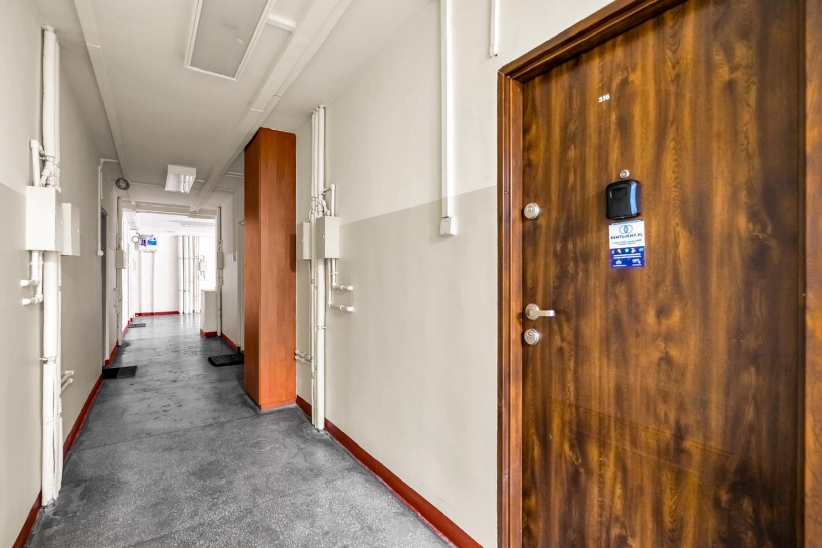 Downtown - Workspace, Park & Metro Nearby - Rentujemy