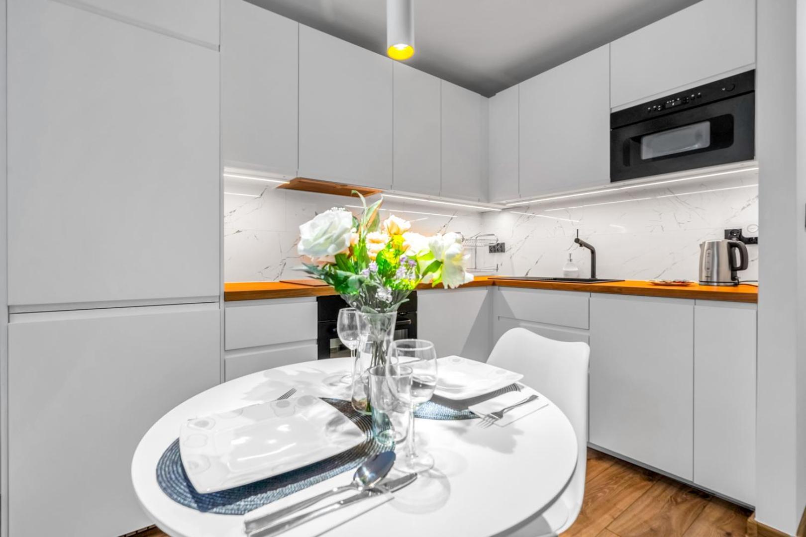 Apartment Downtown - Workspace, Park & Metro Nearby - Rentujemy Warsaw