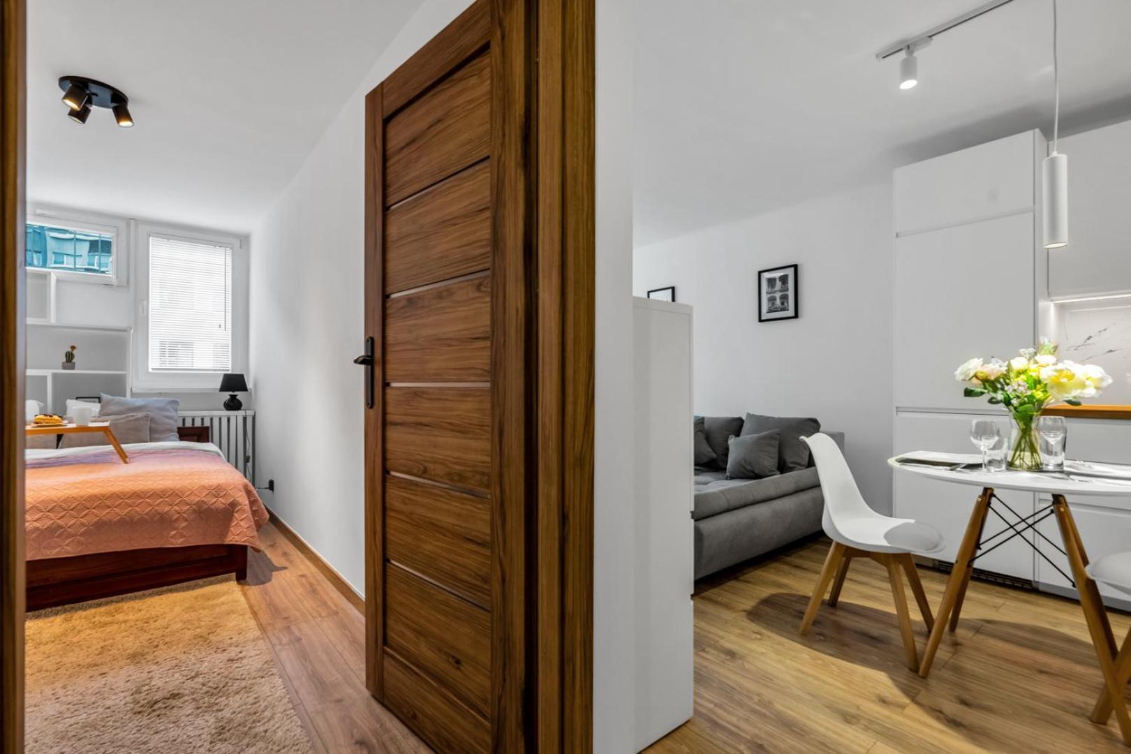 Apartment Downtown - Workspace, Park & Metro Nearby - Rentujemy *