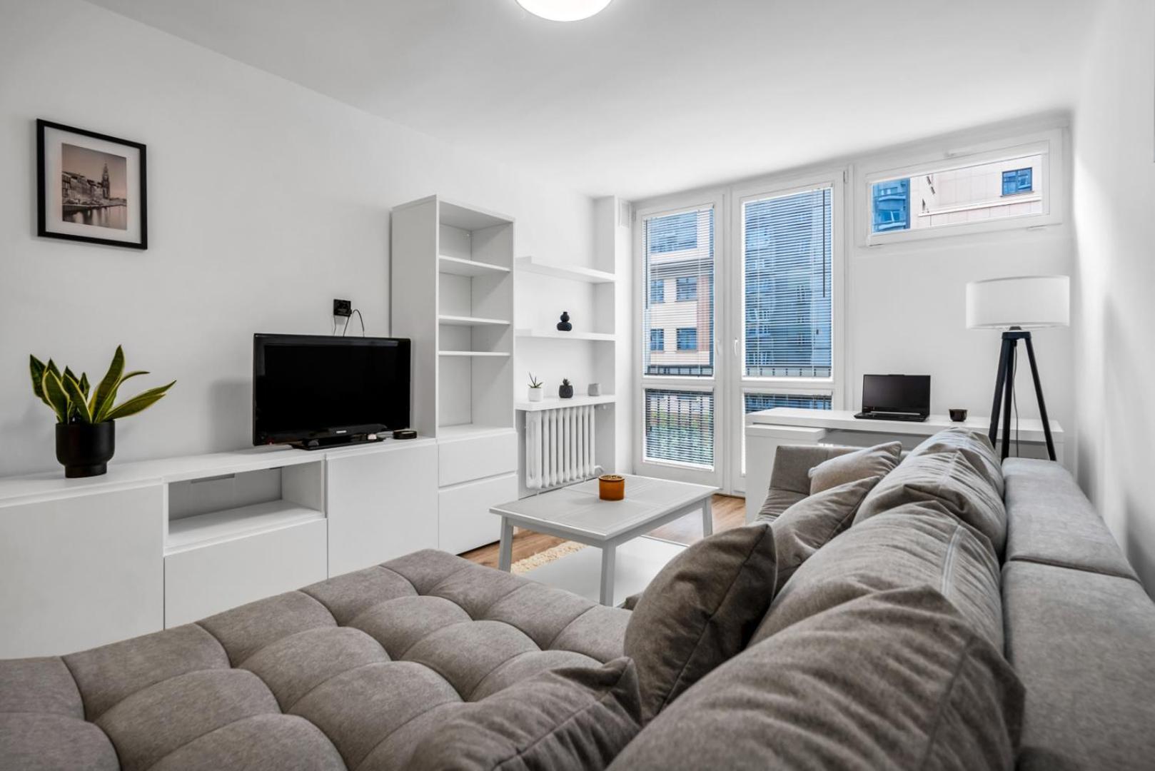Downtown - Workspace, Park & Metro Nearby - Rentujemy *