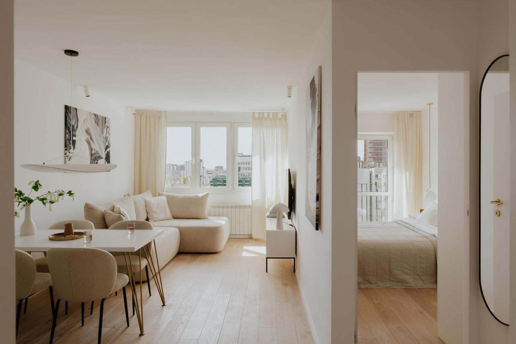 I Apartment *