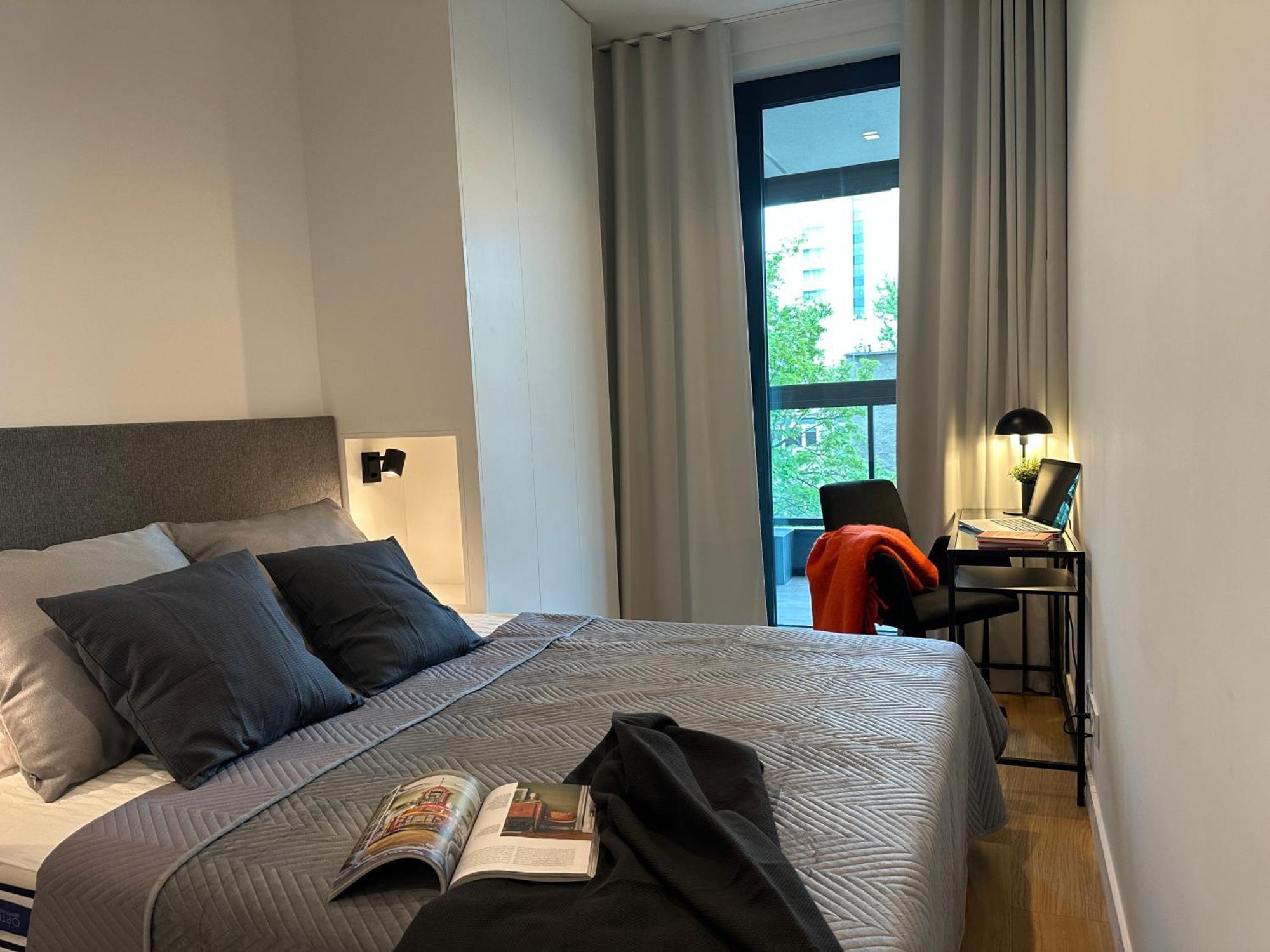 Luxurious And Modern In Center With Parking By Renters Prestige Apartment