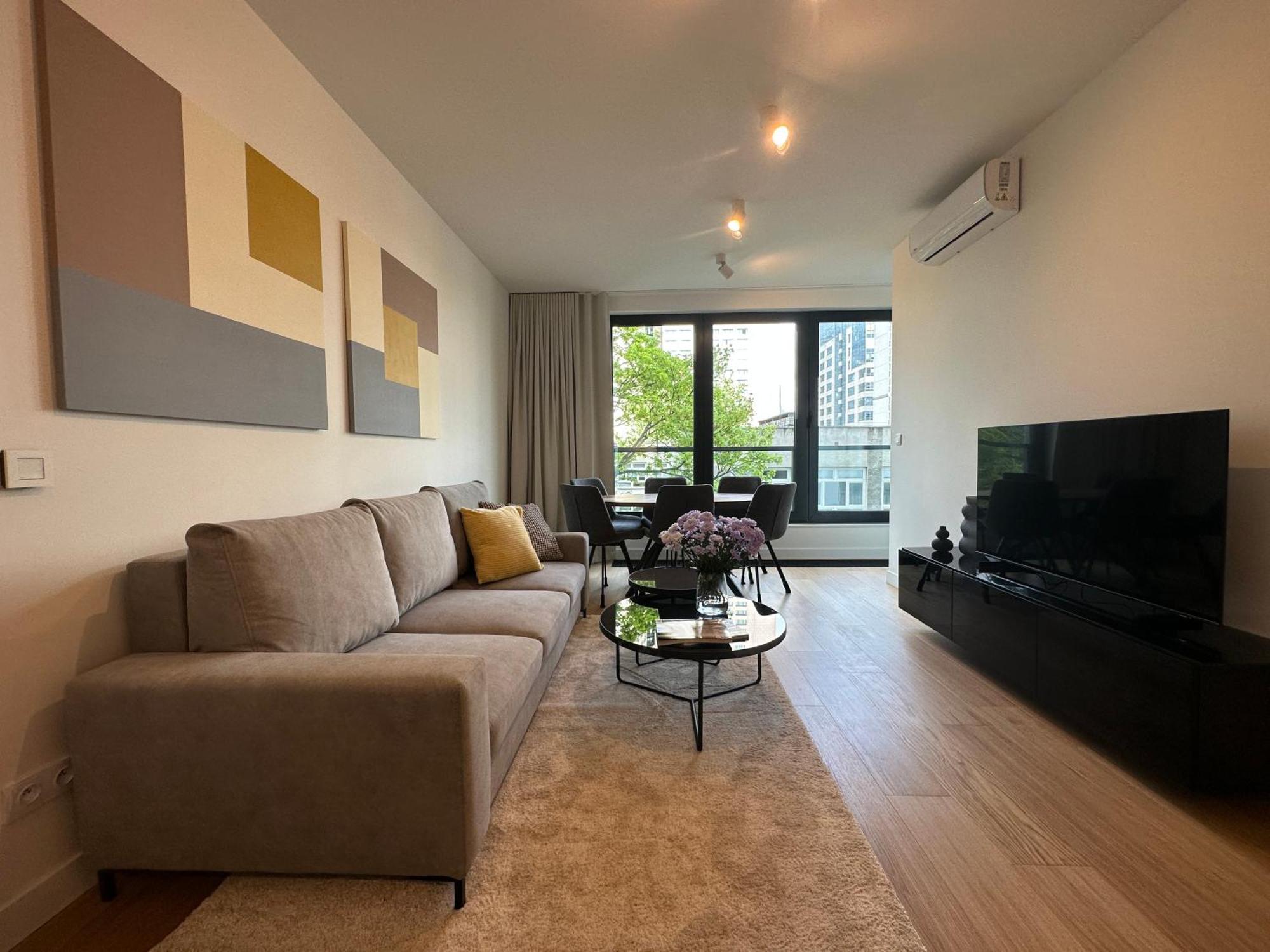 Luxurious And Modern In Center With Parking By Renters Prestige