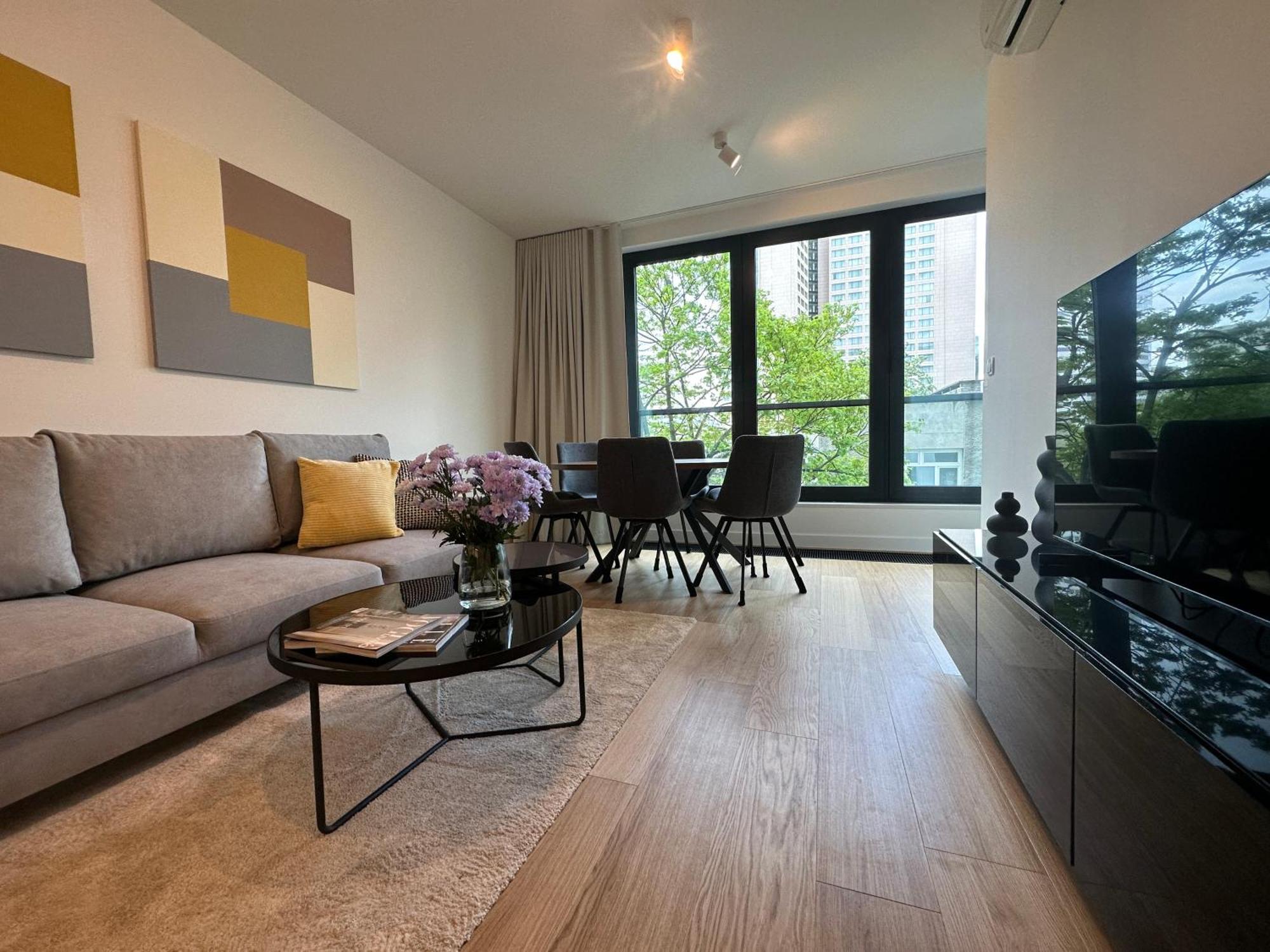 Luxurious And Modern In Center With Parking By Renters Prestige Apartment *
