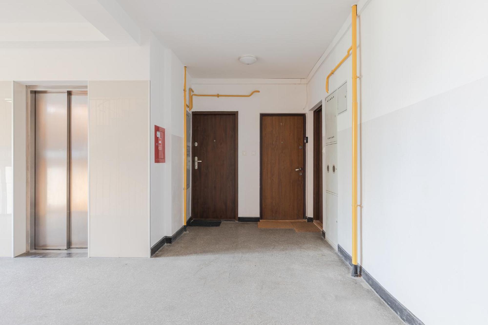 Superapart Saska 48a, Sleek 6th-floor With Balcony & Elevator Access *