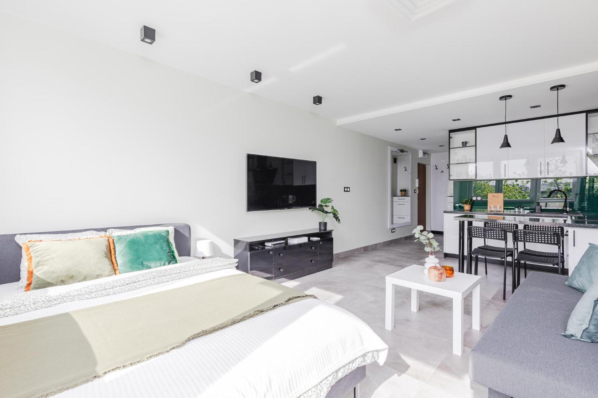 Superapart Saska 48a, Sleek 6th-floor With Balcony & Elevator Access * Warszawa